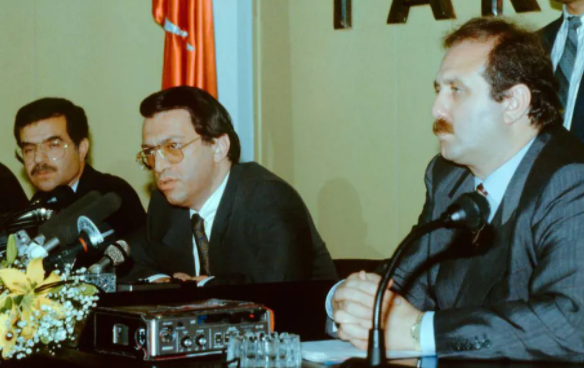 Foto - Mesut Yılmaz’ın çok konuşulacak görüntüleri! "Postmodern darbe" olarak nitelendirilen…