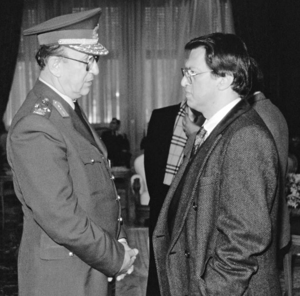 Foto - Mesut Yılmaz’ın çok konuşulacak görüntüleri! "Postmodern darbe" olarak nitelendirilen…