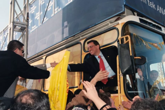 Foto - Mesut Yılmaz’ın çok konuşulacak görüntüleri! "Postmodern darbe" olarak nitelendirilen…