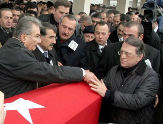 Foto - Mesut Yılmaz’ın çok konuşulacak görüntüleri! "Postmodern darbe" olarak nitelendirilen…