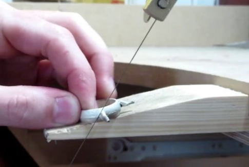 Foto - Metal parçalarından muhteşem yüzükler tasarlıyor!