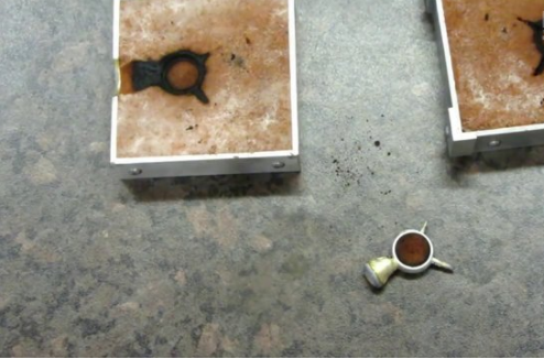 Foto - Metal parçalarından muhteşem yüzükler tasarlıyor!