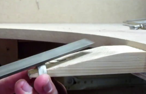 Foto - Metal parçalarından muhteşem yüzükler tasarlıyor!