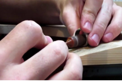 Foto - Metal parçalarından muhteşem yüzükler tasarlıyor!