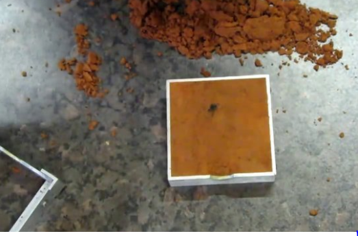 Foto - Metal parçalarından muhteşem yüzükler tasarlıyor!