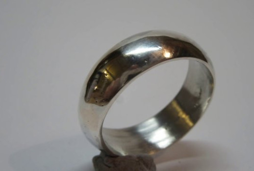 Foto - Metal parçalarından muhteşem yüzükler tasarlıyor!