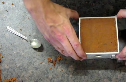 Foto - Metal parçalarından muhteşem yüzükler tasarlıyor!