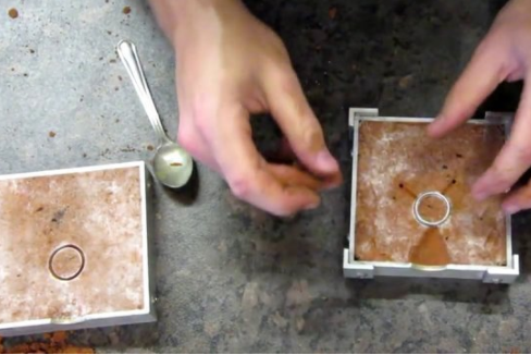 Foto - Metal parçalarından muhteşem yüzükler tasarlıyor!