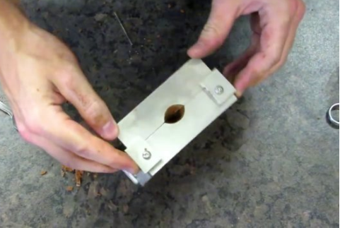 Foto - Metal parçalarından muhteşem yüzükler tasarlıyor!