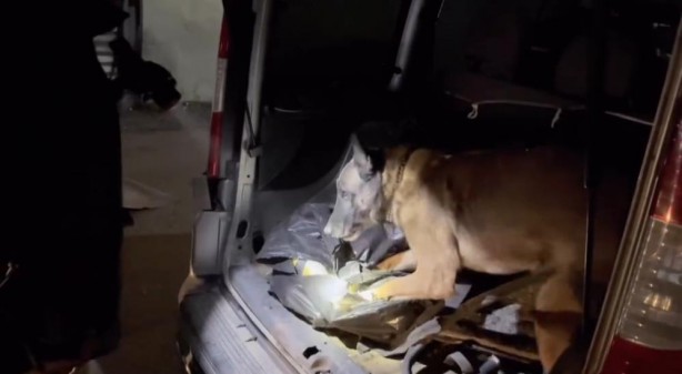 Foto - Metamfetamin dolu araç yakalandı 