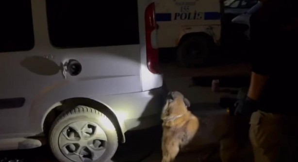 Foto - Metamfetamin dolu araç yakalandı 