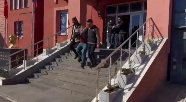 Foto - Metamfetamin dolu araç yakalandı 