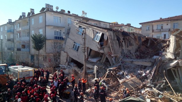 Foto - Mete Yarar çılgına döndü! Deprem bölgesinde yaşanan en büyük fiyaskoyu açıkladı