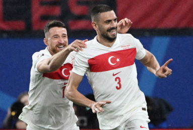 Foto - Mete Yarar, Merih Demiral'a verilen ceza sonrası konuştu: Helal olsun