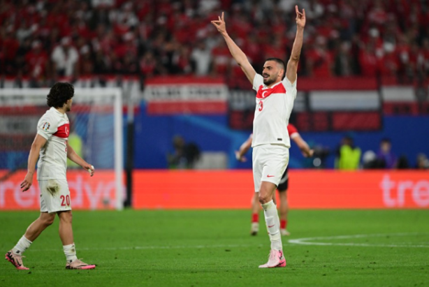 Foto - Mete Yarar, Merih Demiral'a verilen ceza sonrası konuştu: Helal olsun