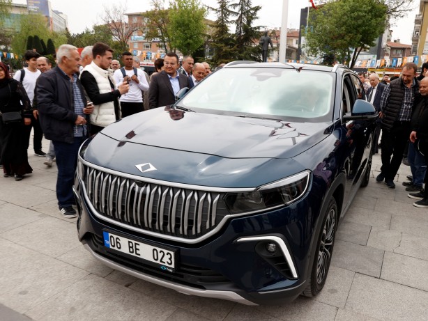 Foto - Mete Yarar TOGG konusunda fena patladı: Bir şey derim ama terbiyem müsaade etmez
