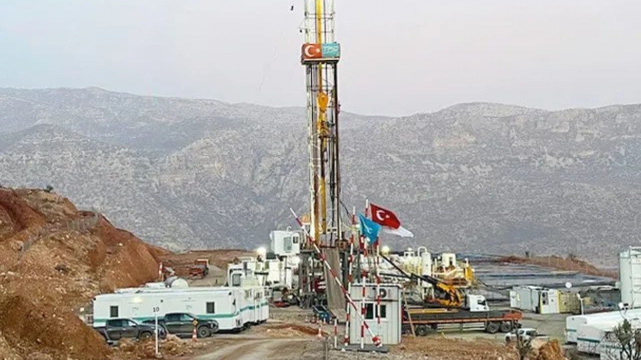 Foto - Mete Yarar'dan Gabar'daki petrolle ilgili gündem olacak çıkış: Askeri kıyafetlerle kamufle olup bölgeye girdiler