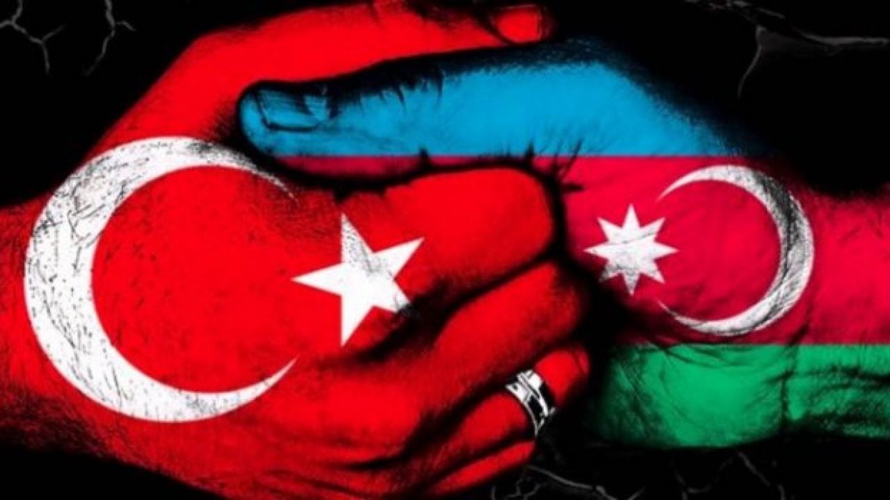 Foto - Mete Yarar'dan olay Azerbaycan çıkışı: Selçuk Bayraktar'a neden o zaman devlet nişanesi ödülü verildi