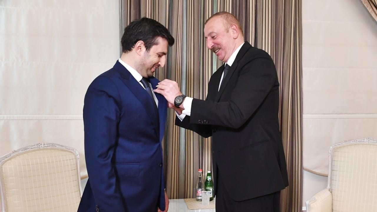 Foto - Mete Yarar'dan olay Azerbaycan çıkışı: Selçuk Bayraktar'a neden o zaman devlet nişanesi ödülü verildi