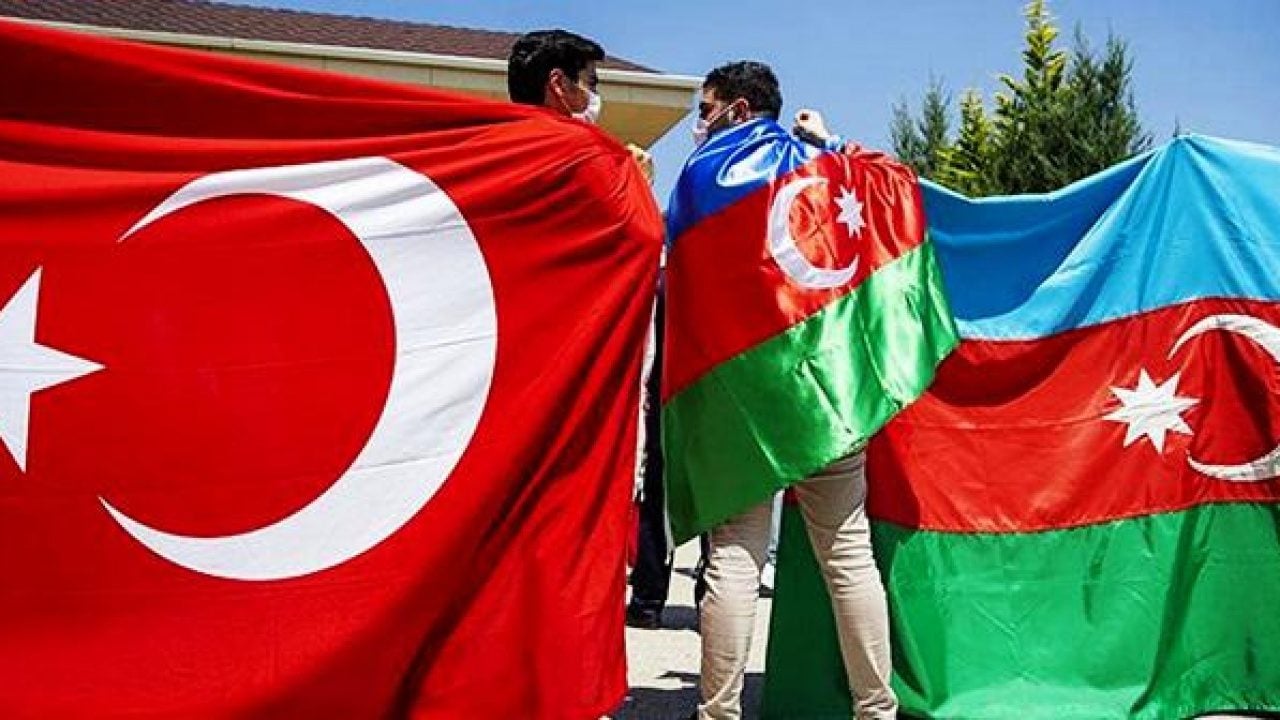 Foto - Mete Yarar'dan olay Azerbaycan çıkışı: Selçuk Bayraktar'a neden o zaman devlet nişanesi ödülü verildi
