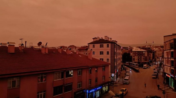Foto - Meteoroloji uyardı! Şehir kırmızıya boyandı