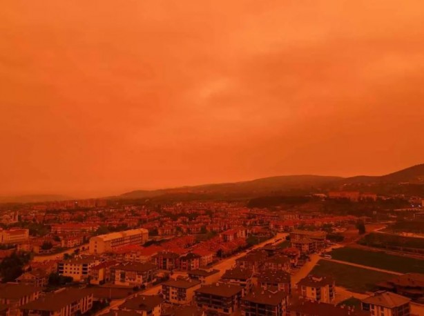 Foto - Meteoroloji uyardı! Şehir kırmızıya boyandı