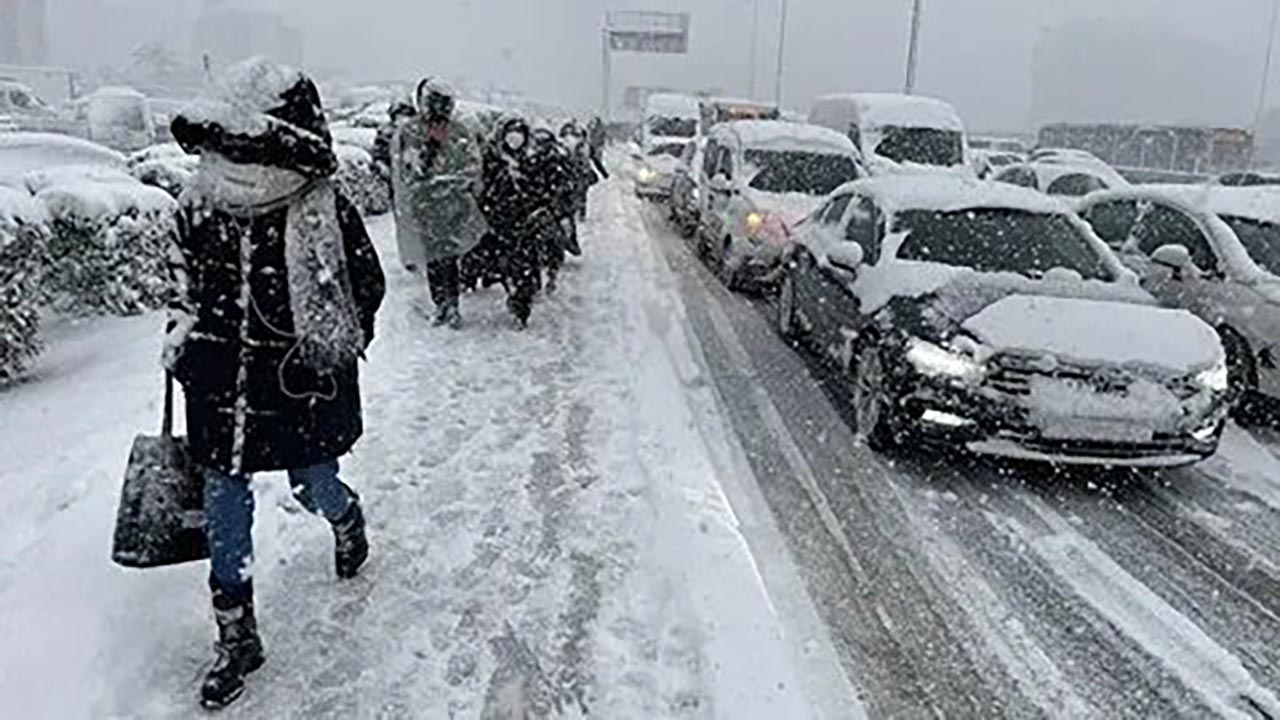 Foto - Meteoroloji uyardı! Yola çıkacaklar dikkat: Göz gözü görmeyecek, kar kalınlığı 15 santimi bulacak