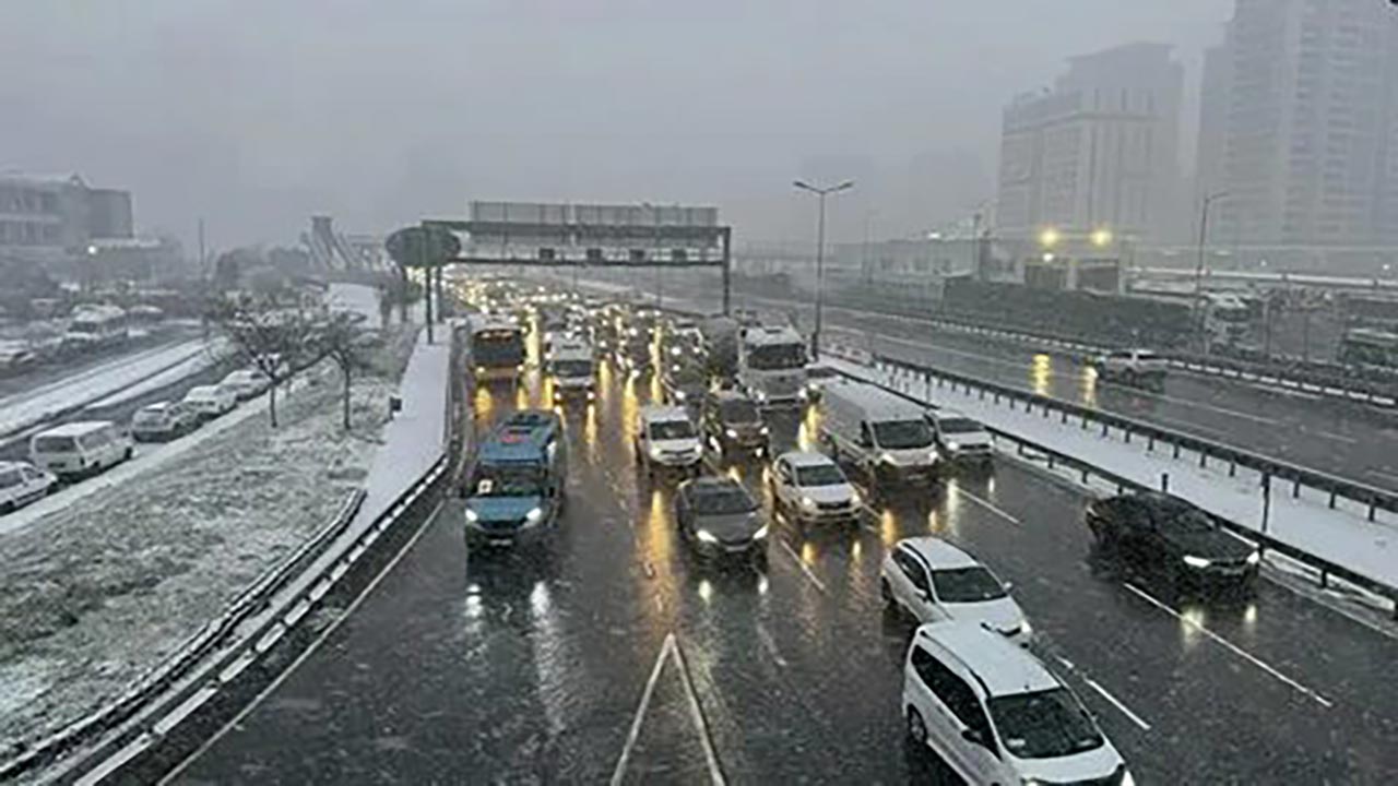Foto - Meteoroloji uyardı! Yola çıkacaklar dikkat: Göz gözü görmeyecek, kar kalınlığı 15 santimi bulacak