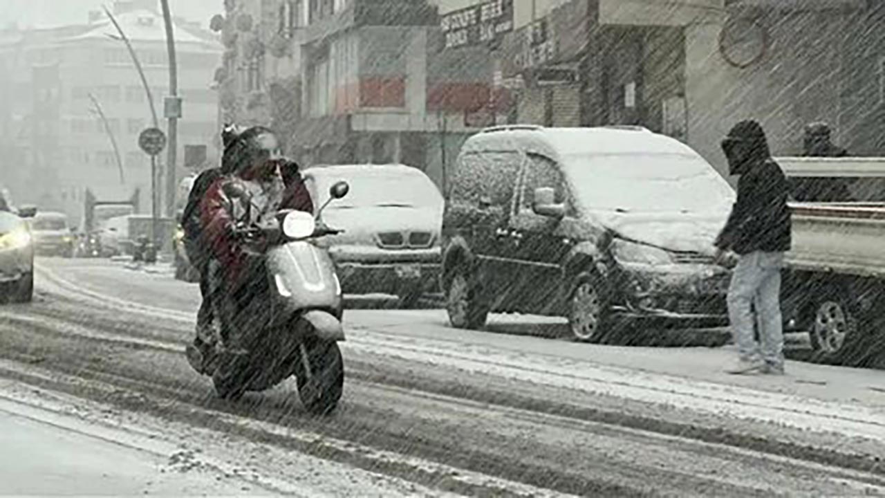 Foto - Meteoroloji uyardı! Yola çıkacaklar dikkat: Göz gözü görmeyecek, kar kalınlığı 15 santimi bulacak