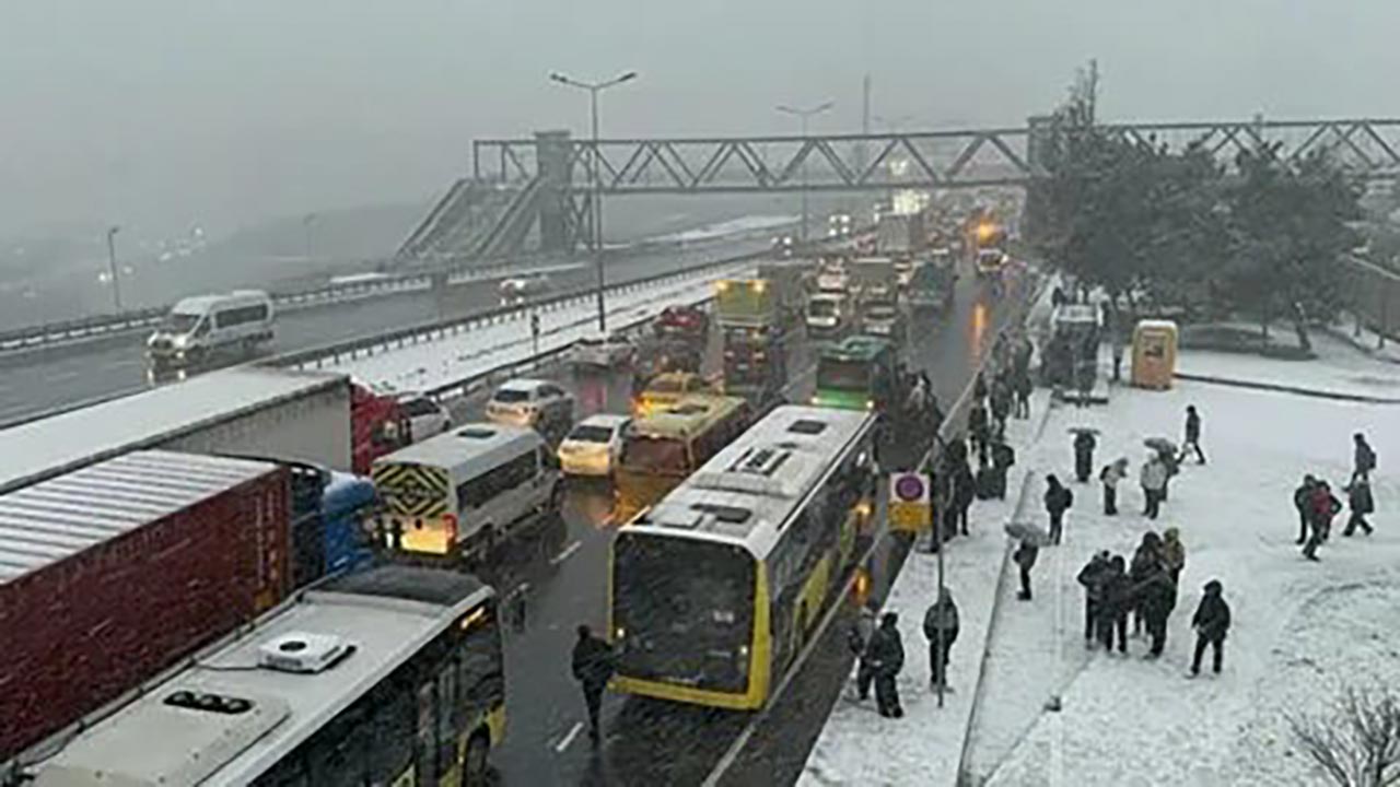 Foto - Meteoroloji uyardı! Yola çıkacaklar dikkat: Göz gözü görmeyecek, kar kalınlığı 15 santimi bulacak