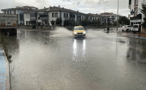 Foto - Meteoroloji'den 12 il için gök gürültülü sağanak uyarısı! Sarı kodlu alarm verildi