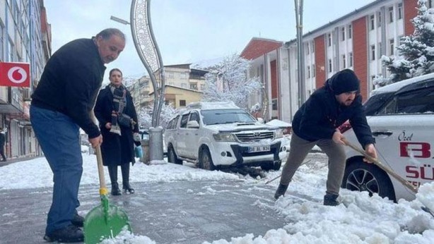 Foto - Meteoroloji'den peş peşe uyarı! 5 bölgede kar var!