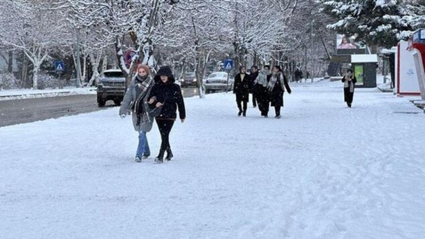 Foto - Meteoroloji'den peş peşe uyarı! 5 bölgede kar var!