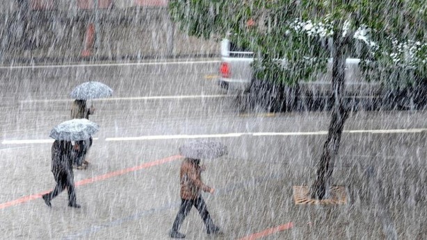 Meteoroloji'den peş peşe uyarılar! Kuvvetli şekilde geliyor