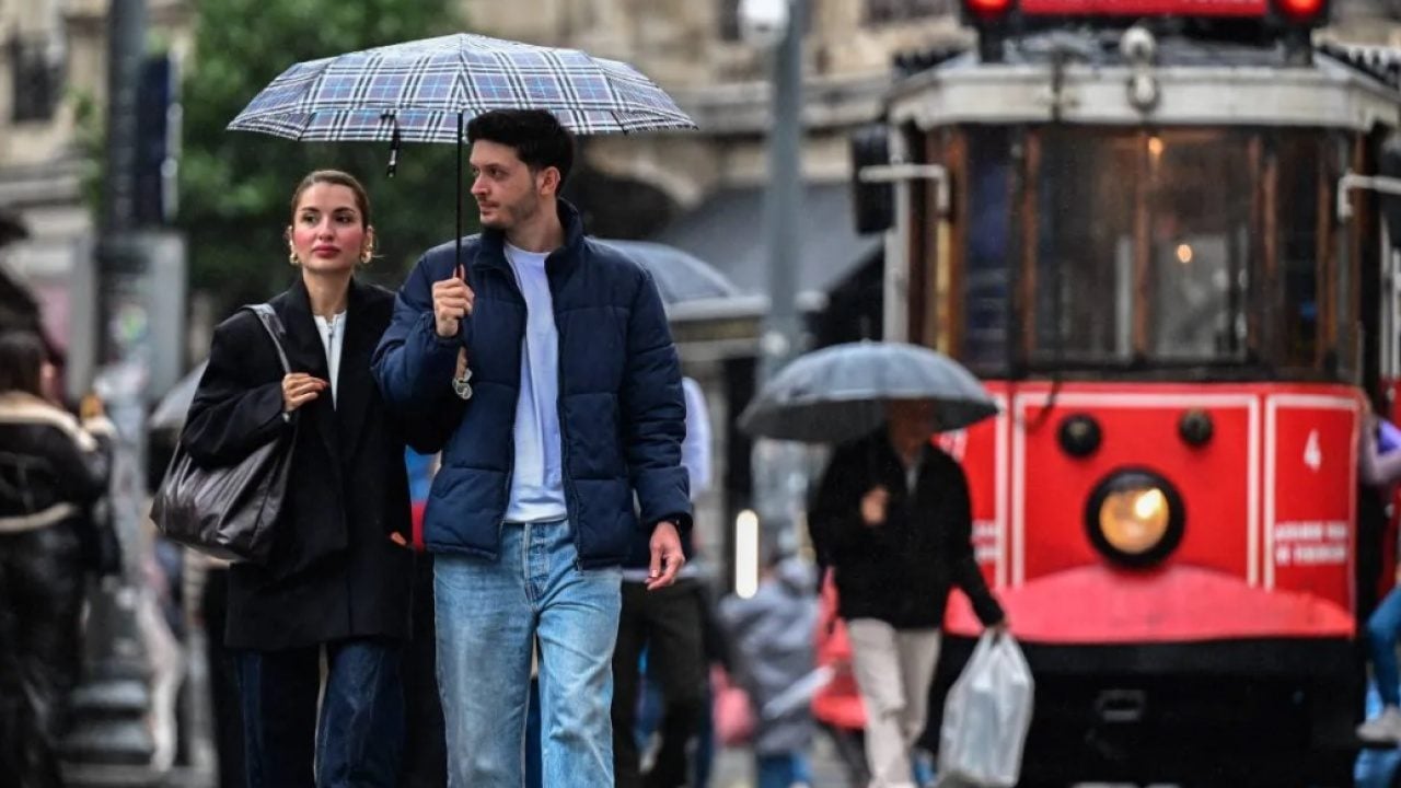 Meteorolojiden son dakika uyarısı! İstanbul için saat verildi!