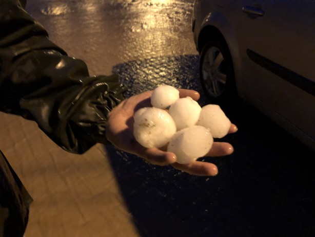 Foto - Meteorolojinin uyarılarının ardından yağışlar başladı! Sivas'ta ceviz büyüklüğünde dolu yağdı... Kabus yaşandı