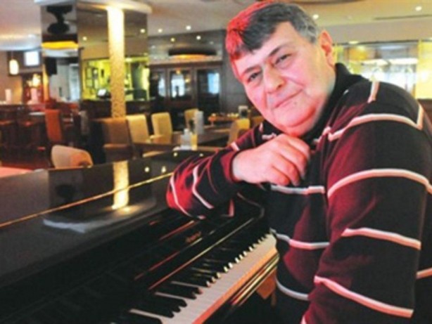 Foto - Metin Akpınar ve Uğur Dündar’dan sonra şimdi de bu! Türkiye’yi şaşkına çeviren skandalda, büyük kızın babası da ünlü çıktı! Bakın hangi şarkıcıymış! Resmen şok olacaksınız 