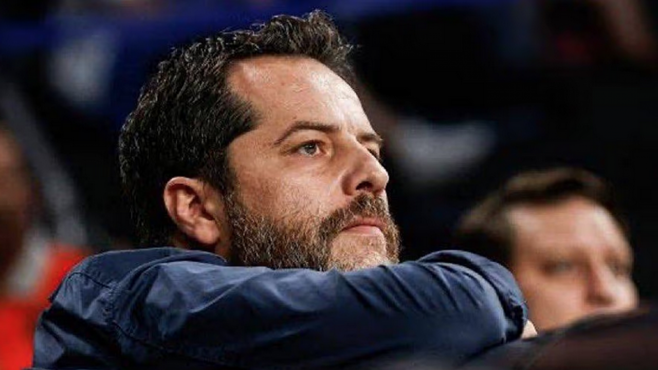 Metin Bey şimdi mi aklına geldi Erden Timur! Tutuklu isme bir de üstüne teşekkür etti...