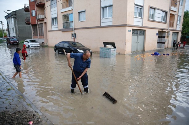 Foto - Metrekareye yaklaşık 15 kilogram yağış düştü!