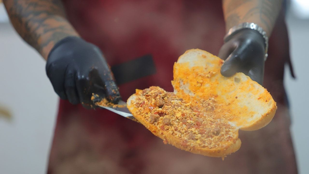 Foto - Metrelerce kuyruk oluştu! Adana’da kebap dumanı gökyüzünü kapladı