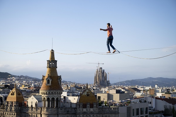 Foto - Metrelerce yüksekte ip üzerinde yürüdü