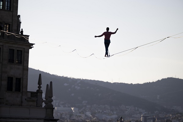 Foto - Metrelerce yüksekte ip üzerinde yürüdü