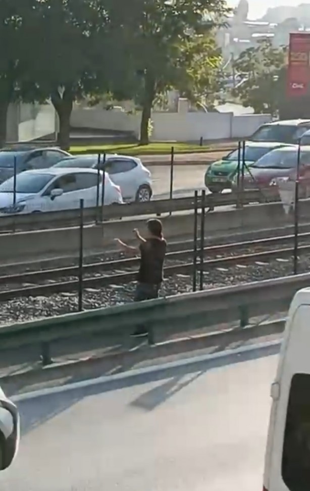 Foto - Metro tellerindeki kadın için alarm verildi