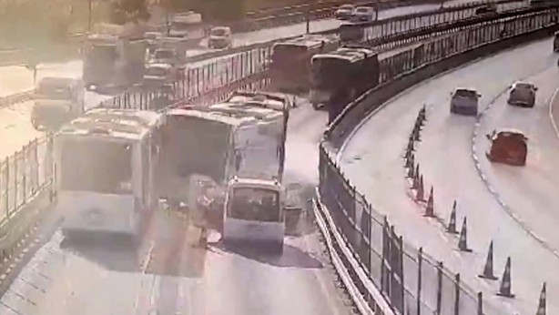 Foto - Metrobüs felaketi göz göre göre gelmiş! 2 Mayıs'ta yapılan paylaşım isyan ettirdi