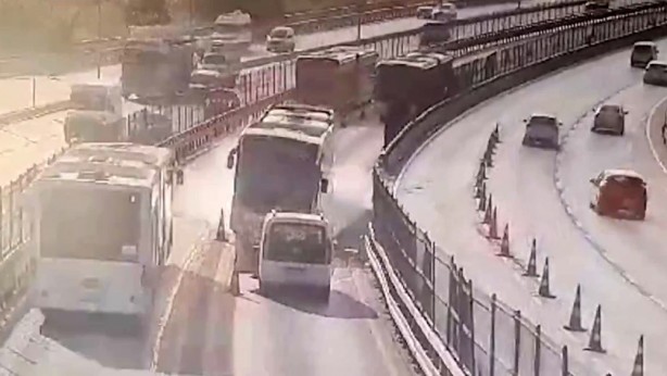 Foto - Metrobüs felaketi göz göre göre gelmiş! 2 Mayıs'ta yapılan paylaşım isyan ettirdi