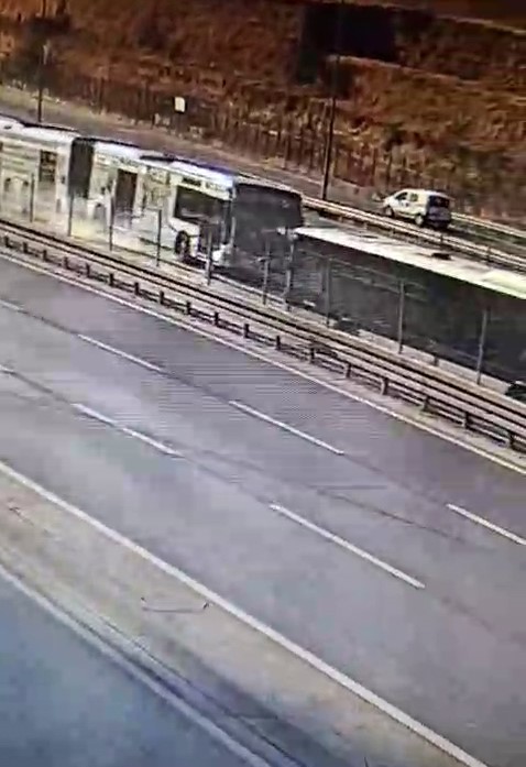 Foto - Metrobüs felaketi göz göre göre gelmiş! 2 Mayıs'ta yapılan paylaşım isyan ettirdi