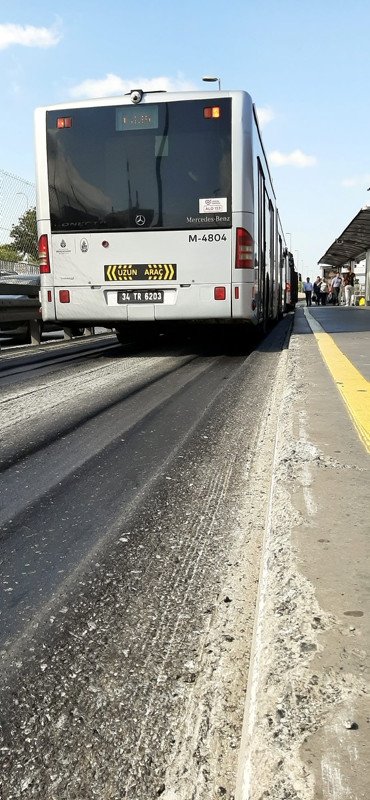 Foto - Metrobüs yolu eridi Ekrem İmamoğlu'na tepki yağdı: Memnun değiliz!