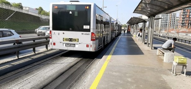 Foto - Metrobüs yolu eridi Ekrem İmamoğlu'na tepki yağdı: Memnun değiliz!