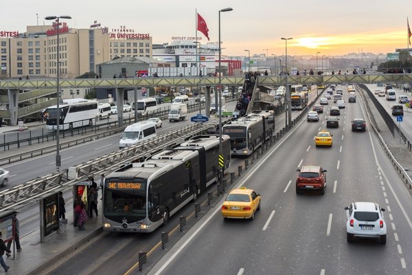 Foto - Metrobüse binecekler dikkat! Söğütlüçeşme yönü kapatıldı