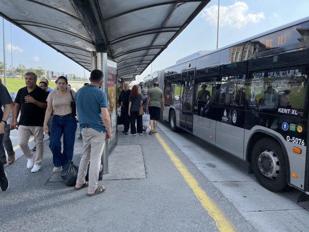Metrobüse binecekler dikkat! Söğütlüçeşme yönü kapatıldı